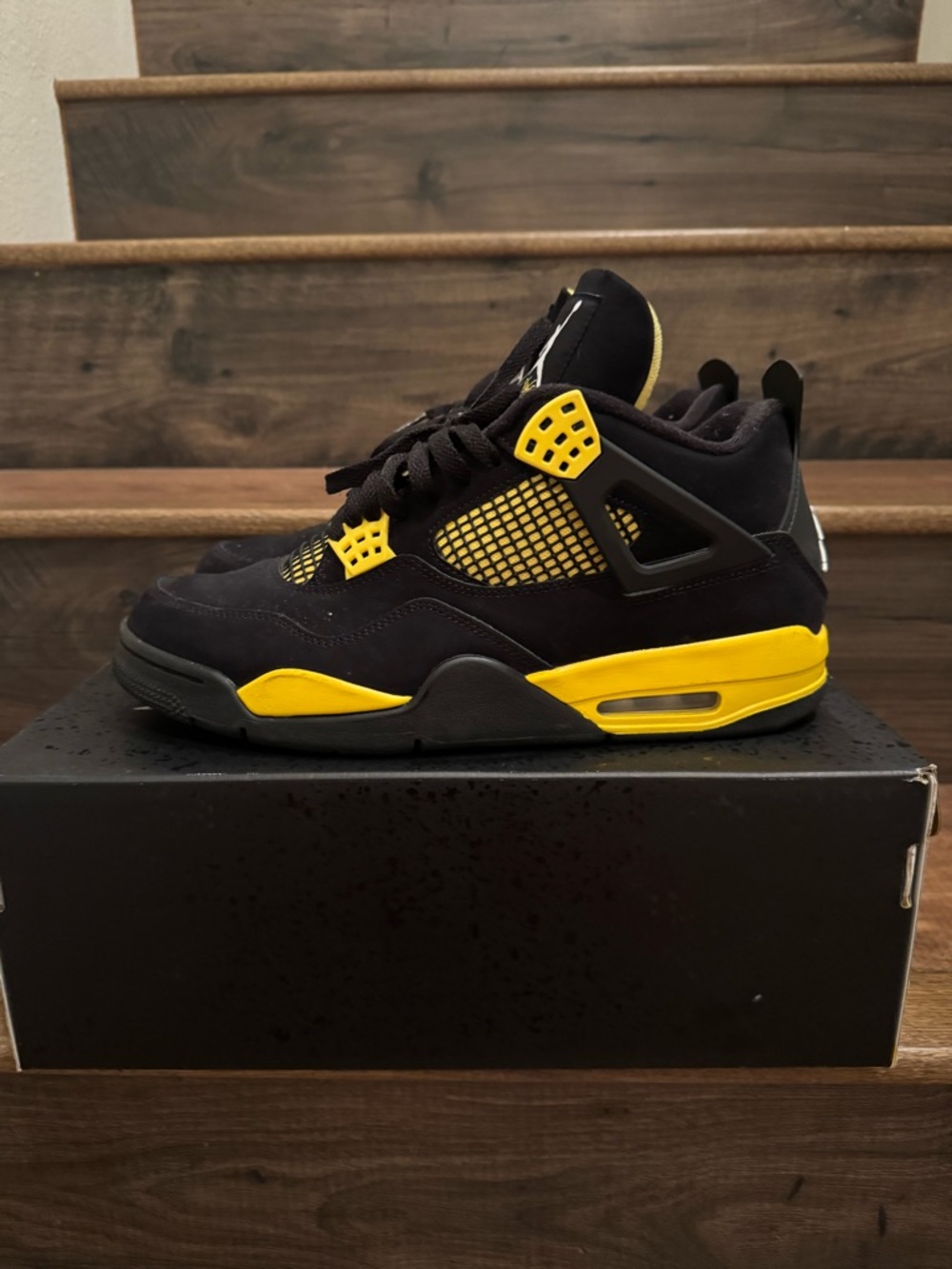 Jordan 4 Thunder size 11 Basketball Sneakers